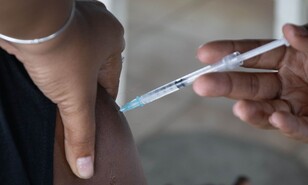 Vacunas contra el dengue y el herpes z&oacute;ster a&uacute;n no llegan al esquema p&uacute;blico nacional