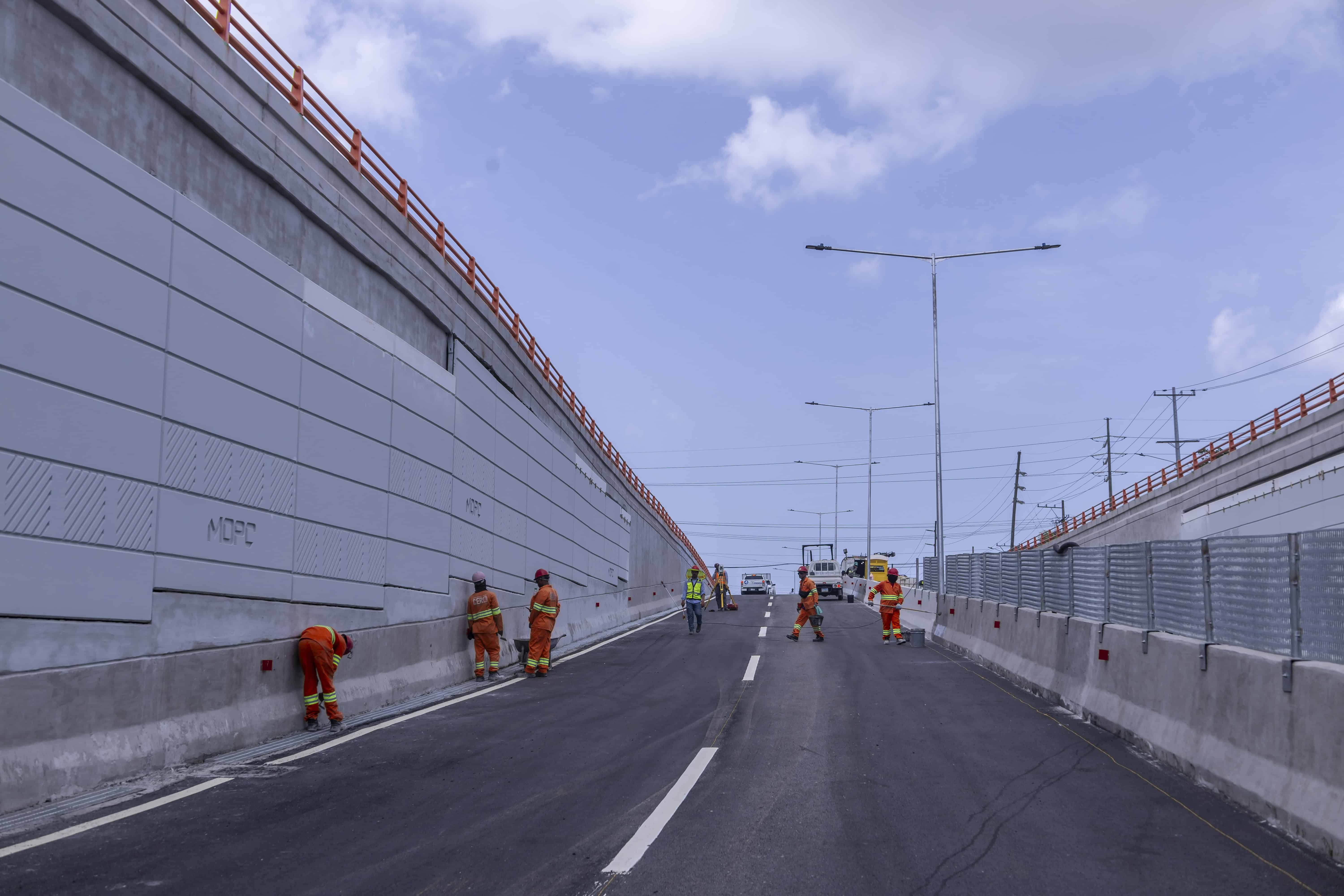 El carril sur norte del túnel está totalmente listo.