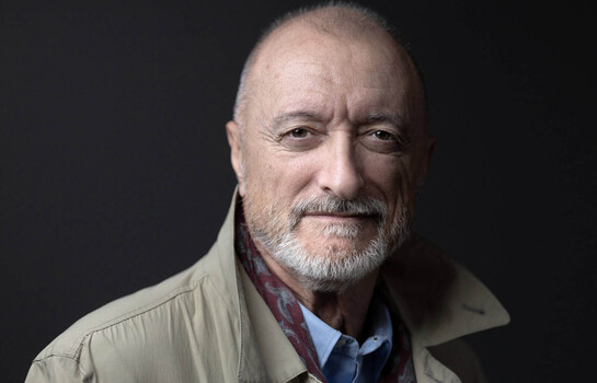 Arturo P&eacute;rez-Reverte, el escritor que siempre recuerda las guerras que cubri&oacute;