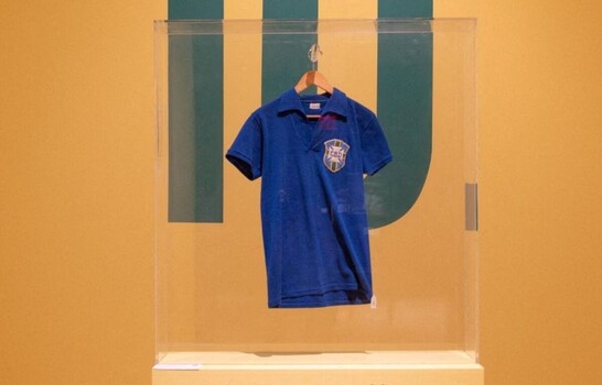 Camiseta que Pel&eacute; us&oacute; en final del Mundial de 1,958 se subasta por 4.9 millones de d&oacute;lares