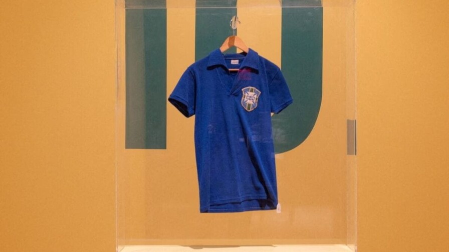 Camiseta que Pel&eacute; us&oacute; en final del Mundial de 1,958 se subasta por 4.9 millones de d&oacute;lares