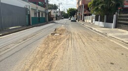 Vecinos protestan frente a Inapa por colapso cloacal y escasez de agua en sector de SFM
