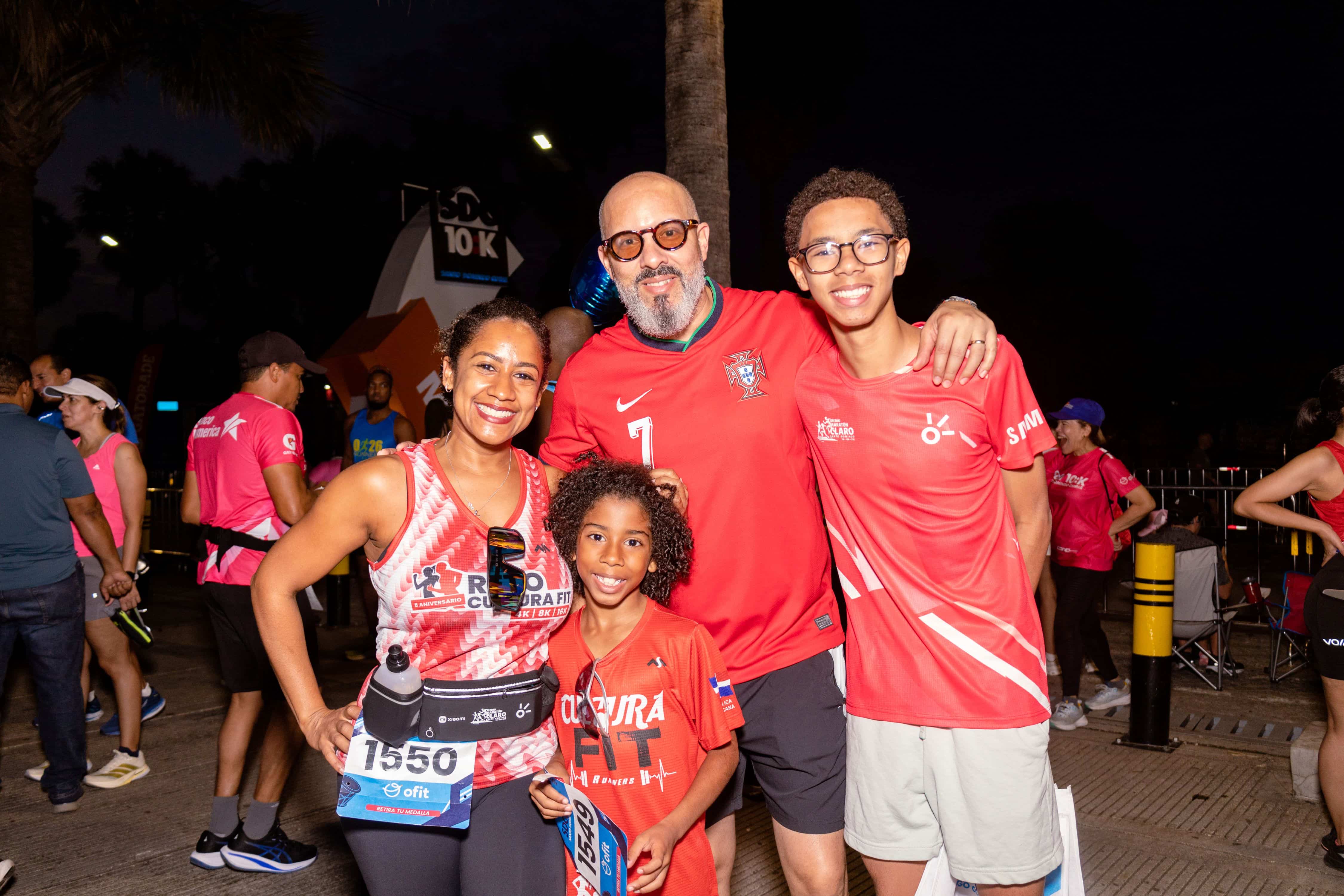 Escarlen Heredia junto a su familia.