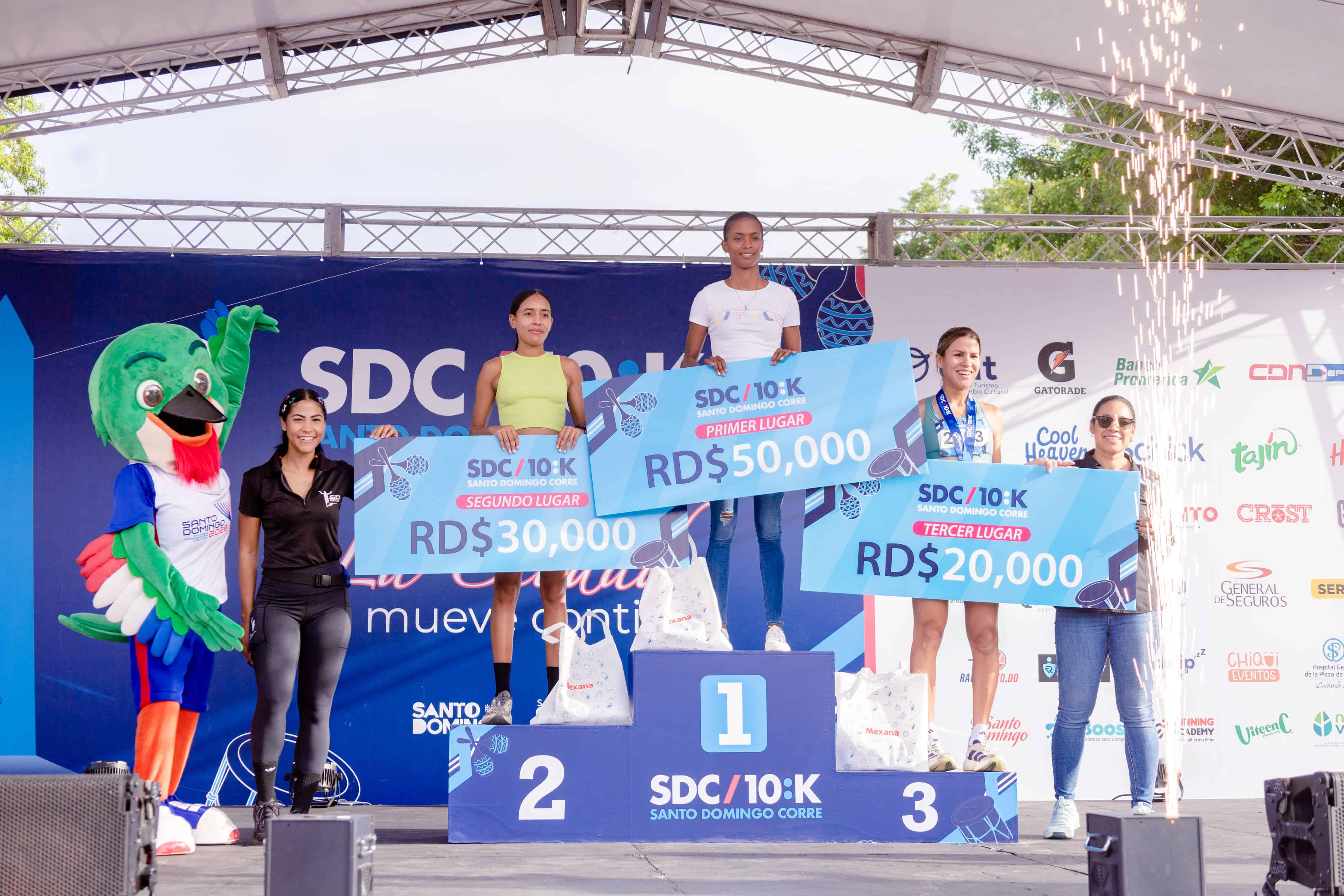 Ganadoras de la categoría Femenina: Soranyi Rodriguez, Viajeisy Jiménez y Natasha Méndez.