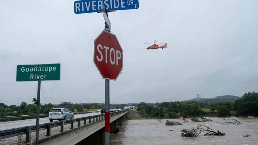 Inundaciones repentinas en Texas provocan evacuaciones y dejan al menos una persona muerta