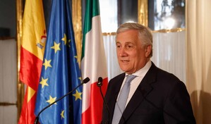 Tajani critica que Espa&ntilde;a no haya consultado con la UE la regularizaci&oacute;n de migrantes