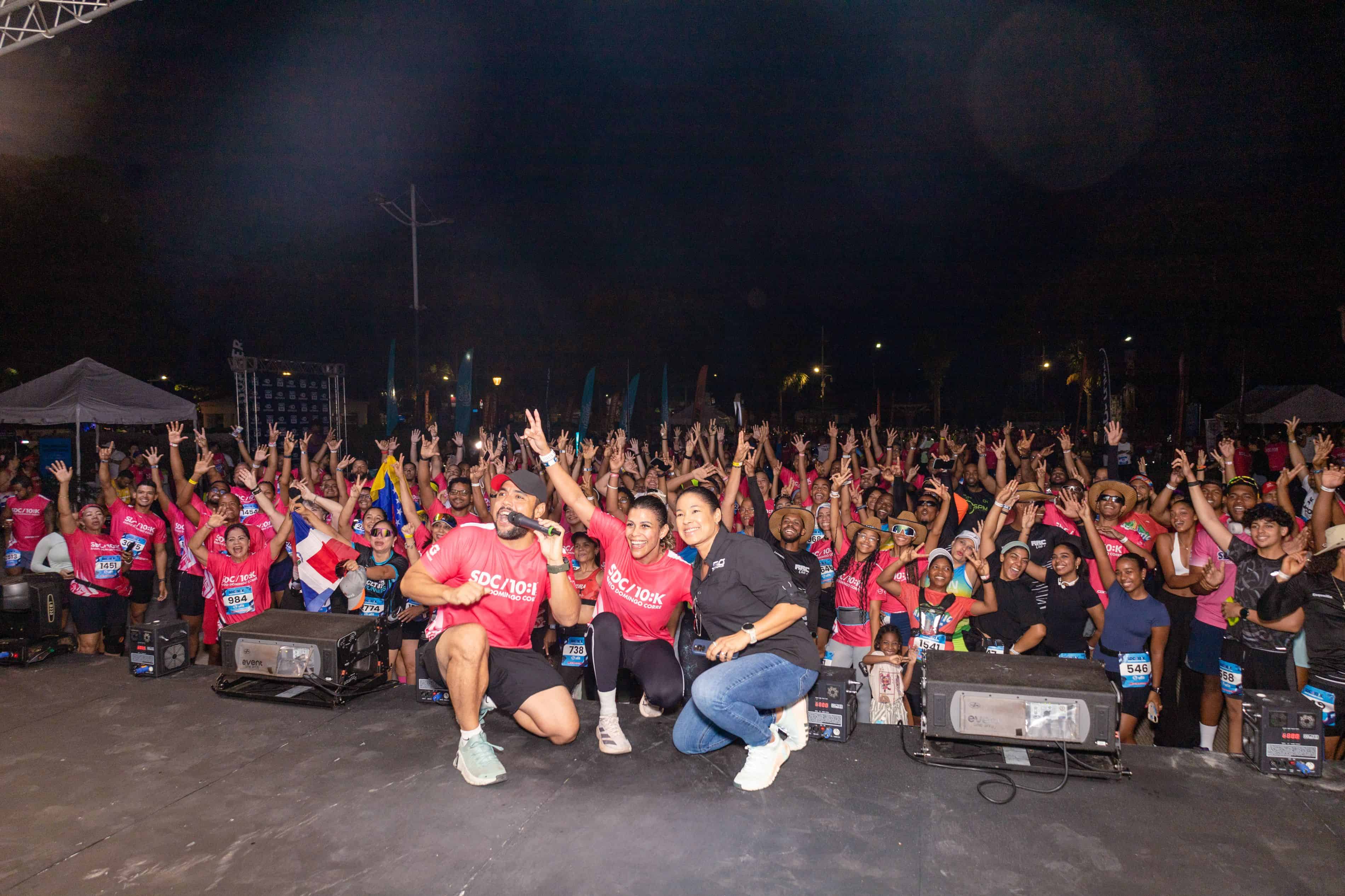 Marlenny Peña junto a Alex Cozta y Pamela Zumba.