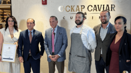 El Consulado Dominicano reconoce a Oscar Andr&eacute;s Brenes por su nuevo restaurante en Miami