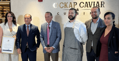 El Consulado Dominicano reconoce a Oscar Andr&eacute;s Brenes por su nuevo restaurante en Miami
