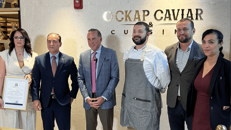 El Consulado Dominicano reconoce a Oscar Andrés Brenes por su nuevo restaurante en Miami El Consulado Dominicano reconoce a Oscar Andrés Brenes por su nuevo restaurante en Miami