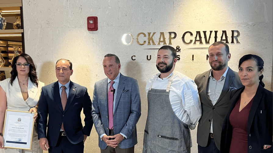 Consulado dominicano en Miami reconoce al empresario Oscar Andr&eacute;s Brenes