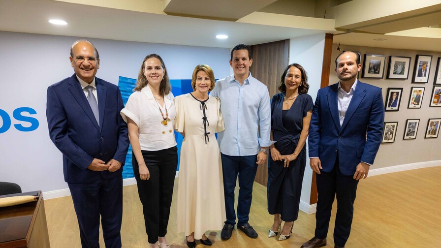 Rinden homenaje al escritor José Rafael Lantigua a través de su último libro Rinden homenaje al escritor José Rafael Lantigua a través de su último libro