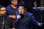 Rubén Blades inaugura su gira española en Sevilla reuniendo banderas de todo el mundo Rubén Blades inaugura su gira española en Sevilla reuniendo banderas de todo el mundo