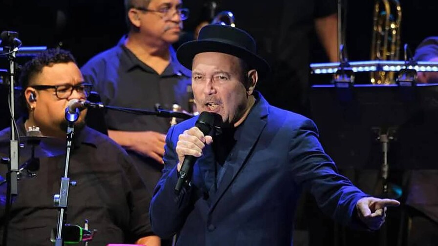 Rubén Blades inaugura su gira española en Sevilla reuniendo banderas de todo el mundo Rubén Blades inaugura su gira española en Sevilla reuniendo banderas de todo el mundo