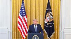 Trump impone aranceles del 50 % a la mayor&iacute;a de las importaciones procedentes de Canad&aacute;
