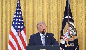 Trump siembra dudas sobre el sistema electoral, acusando a China y a los inmigrantes