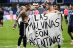FIFA investiga la pancarta de Argentina sobre las Malvinas previo a final del Mundial FIFA investiga la pancarta de Argentina sobre las Malvinas previo a final del Mundial