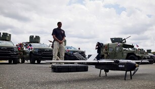 Gobierno entrega drones, vehículos y otros equipos para fortalecer las Fuerzas Armadas Gobierno entrega drones, vehículos y otros equipos para fortalecer las Fuerzas Armadas