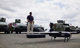 Gobierno entrega drones, veh&iacute;culos y otros equipos para fortalecer las Fuerzas Armadas