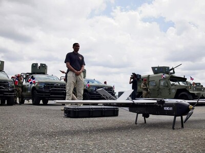 Gobierno entrega drones y vehículos a las Fuerzas Armadas
