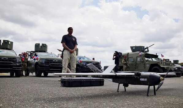 Gobierno entrega drones, veh&iacute;culos y otros equipos para fortalecer las Fuerzas Armadas