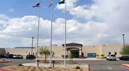 Jueza ordena agua, comida y tiempo al aire libre para los detenidos por ICE en California