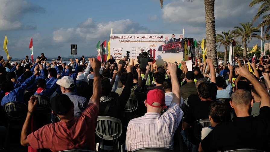 Cientos de simpatizantes de Hizbulá rechazan en sur del Líbano el acuerdo marco con Israel Cientos de simpatizantes de Hizbulá rechazan en sur del Líbano el acuerdo marco con Israel