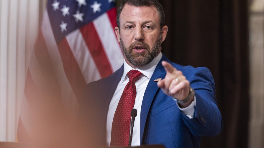 Secretario de Seguridad de EE. UU. condiciona fondos de los estados a seguridad electoral Secretario de Seguridad de EE. UU. condiciona fondos de los estados a seguridad electoral