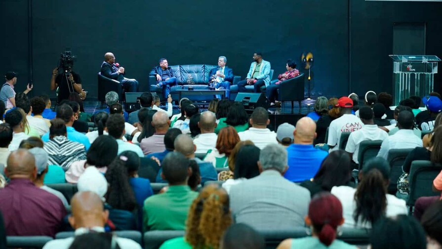 Leonel plantea reforzar la lectura comprensiva y el pensamiento crítico en escuelas ante avance de la IA Leonel plantea reforzar la lectura comprensiva y el pensamiento crítico en escuelas ante avance de la IA