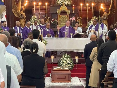 Misa de cuerpo presente para monseñor Camilo en La Vega