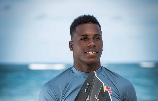 Deury Corniel vuela y sella un oro impecable en el Kite Surf de Santo Domingo 2026