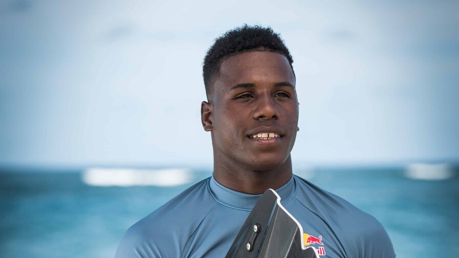 Deury Corniel vuela y sella un oro impecable en el Kite Surf de Santo Domingo 2026