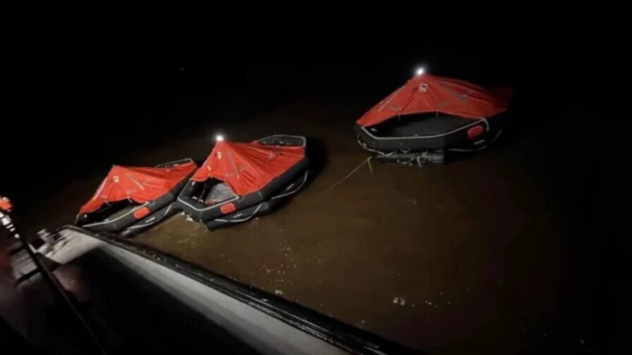 Al menos 53 personas rescatadas del agua tras naufragio de ferry en Guyana Al menos 53 personas rescatadas del agua tras naufragio de ferry en Guyana