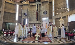 Multitud acompa&ntilde;a exequias de monse&ntilde;or Antonio Camilo, que ser&aacute; sepultado este domingo en La Vega
