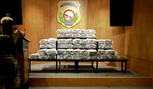 Hallan 237 paquetes de presunta coca&iacute;na ocultos en caletas de una camioneta en Santo Domingo