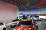 Abinader inaugura túnel de la Plaza de la Bandera y de inmediato cruzan primeros vehículos Abinader inaugura túnel de la Plaza de la Bandera y de inmediato cruzan primeros vehículos