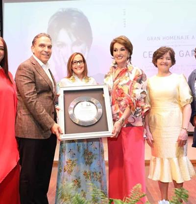 Cecilia Garc&iacute;a recibe emotivo homenaje en Ban&iacute; por su trayectoria art&iacute;stica