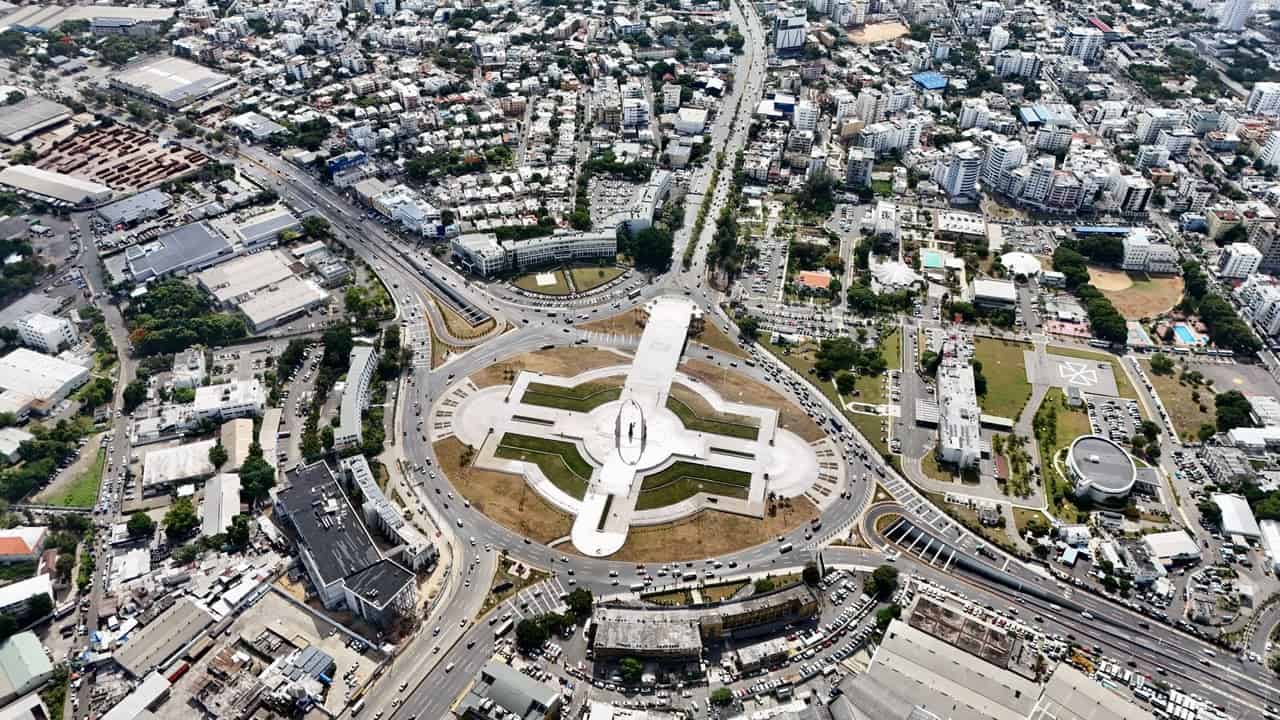Otro ángulo de la Plaza de la Bandera.