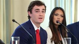 Demanda busca revelar papel de youtuber conservador en bloqueo de ayudas sociales de Trump