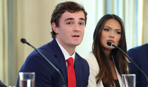 Demanda busca revelar papel de youtuber conservador en bloqueo de ayudas sociales de Trump