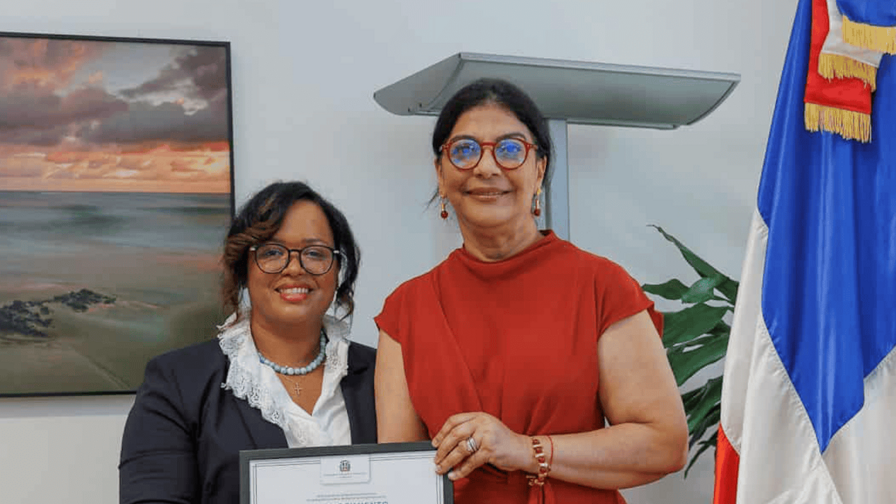 La Embajada Dominicana en Alemania reconoce a la doctora Sibella Pérez Zaten por su trayectoria La Embajada Dominicana en Alemania reconoce a la doctora Sibella Pérez Zaten por su trayectoria