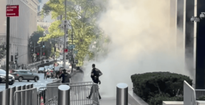 Hombre provoca un incendio con fuegos artificiales frente a sede del ICE en Nueva York