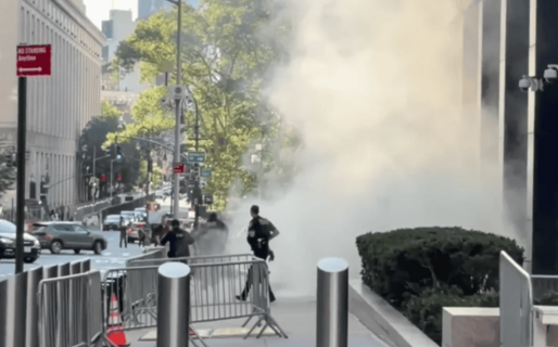 Hombre provoca un incendio con fuegos artificiales frente a sede del ICE en Nueva York