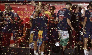 Dos millones de personas celebran con la selecci&oacute;n espa&ntilde;ola en Madrid la Copa del Mundo