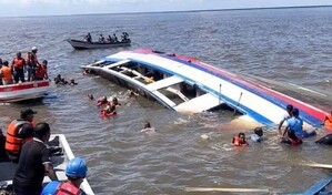 Rescatan 69 personas, 27 cadáveres y hallan ferry que naufragó con 179 viajeros en Guyana