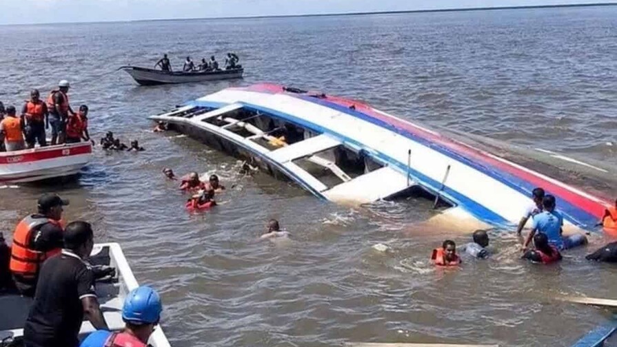 Rescatan 69 personas, 27 cadáveres y hallan ferry que naufragó con 179 viajeros en Guyana Rescatan 69 personas, 27 cadáveres y hallan ferry que naufragó con 179 viajeros en Guyana