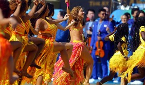 Show de Shakira en la final del Mundial revive teor&iacute;a viral de una supuesta doble