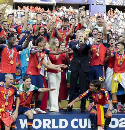 El  rey Felipe VI y la familia real celebran con Espa&ntilde;a la conquista del Mundial 2026