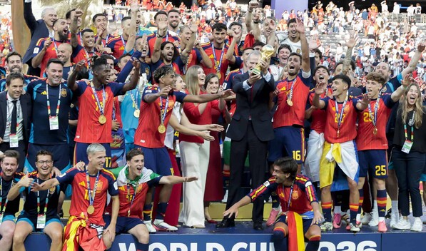 El  rey Felipe VI y la familia real celebran con Espa&ntilde;a la conquista del Mundial 2026