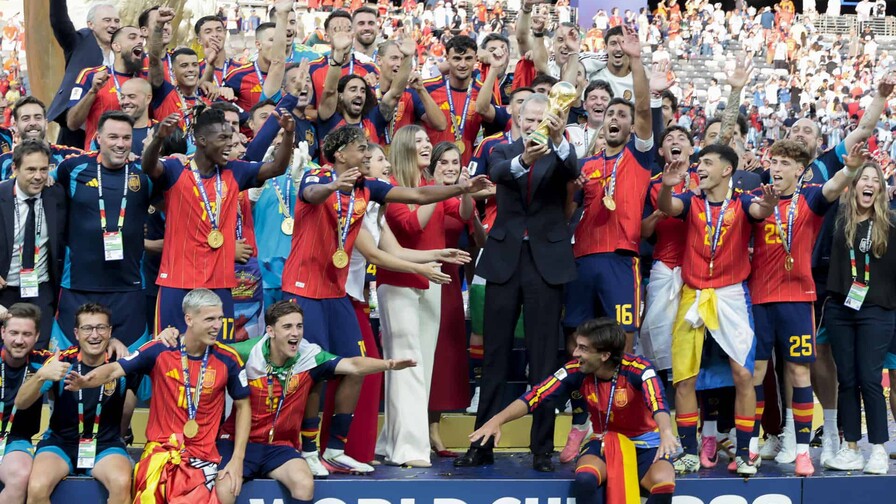 El rey Felipe VI y la familia real celebran con España la conquista del Mundial 2026 El rey Felipe VI y la familia real celebran con España la conquista del Mundial 2026